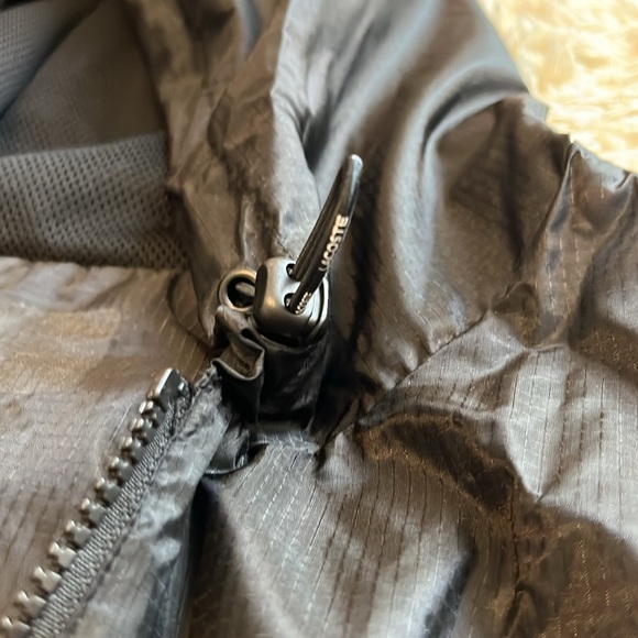 Lacoste Men’s Sport Waterproof Windbreaker - Picture 2 of 3